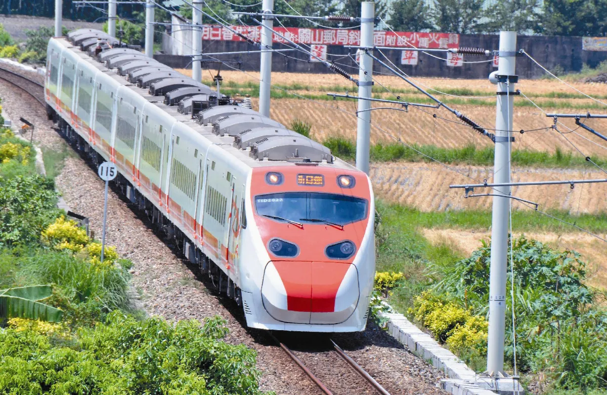 花東鐵路電氣化通車 普悠瑪首航