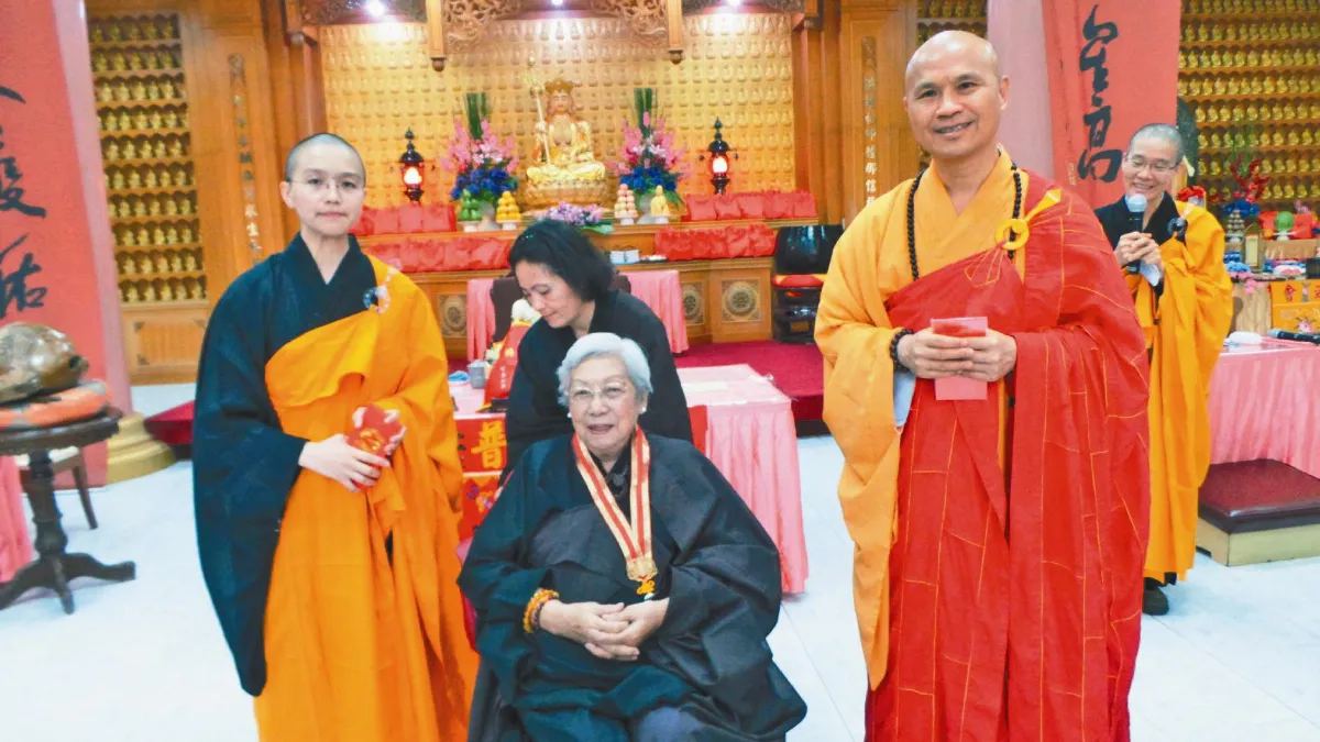 菲慈恩寺首傳五戒 呂林珠珠發心供眾