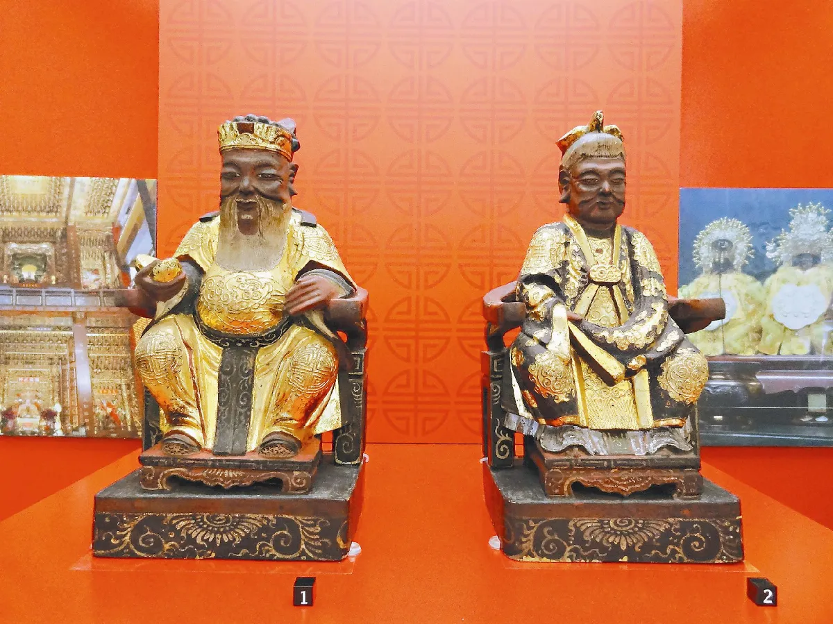 娶妻、抱子、持元寶 都是土地公
