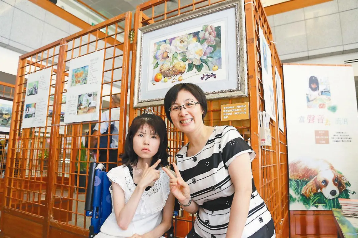 罕病女畫作義賣 回饋社會延續愛