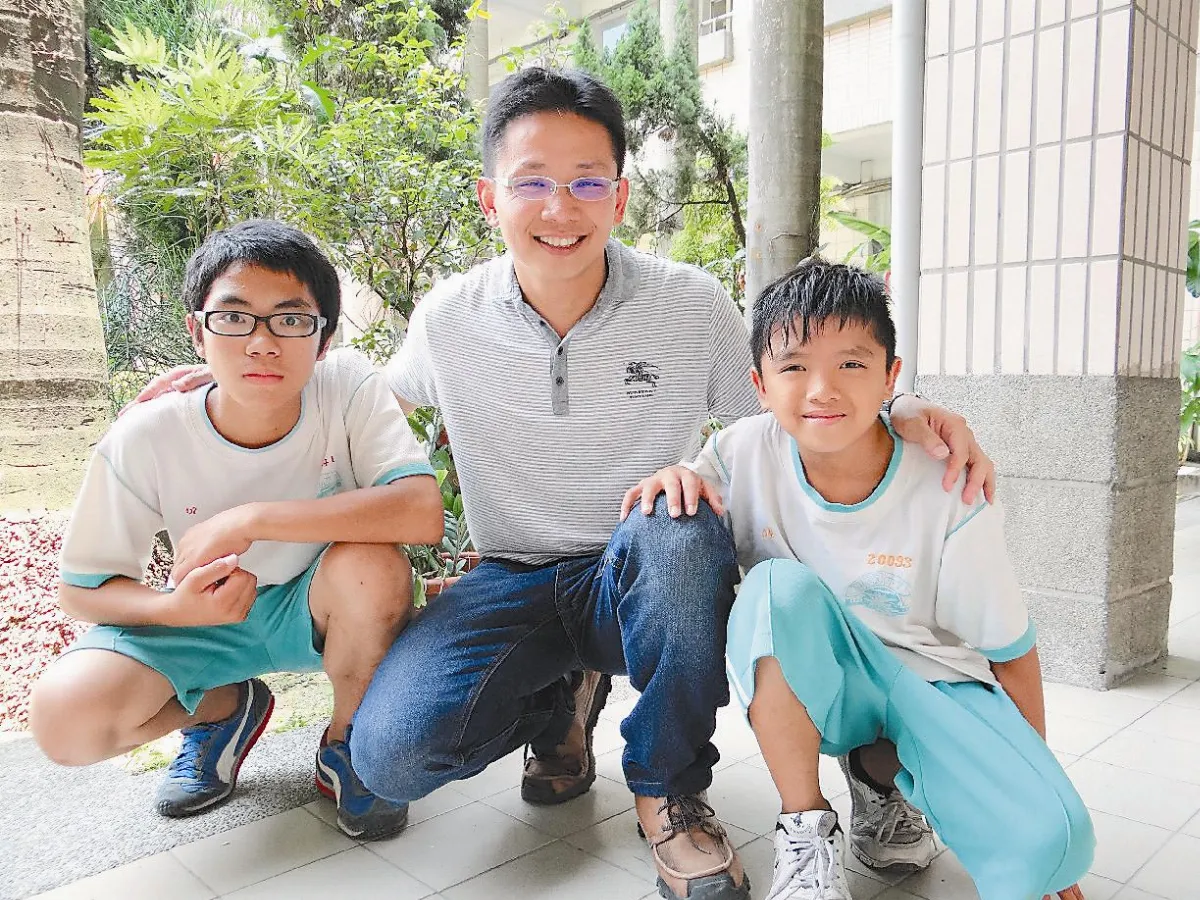 學務主任義務接送 小兄弟愛上學