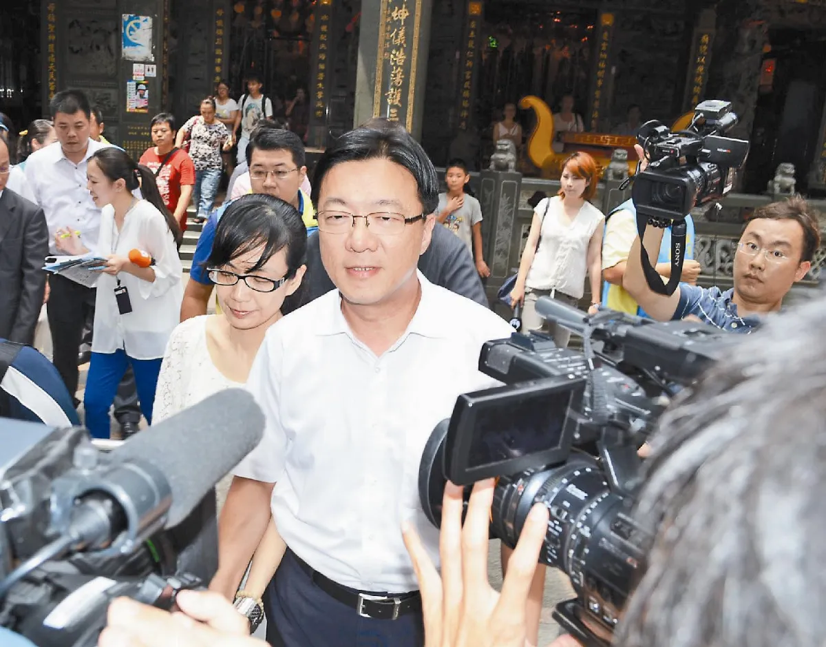 批黨不分是非 黃：選到底