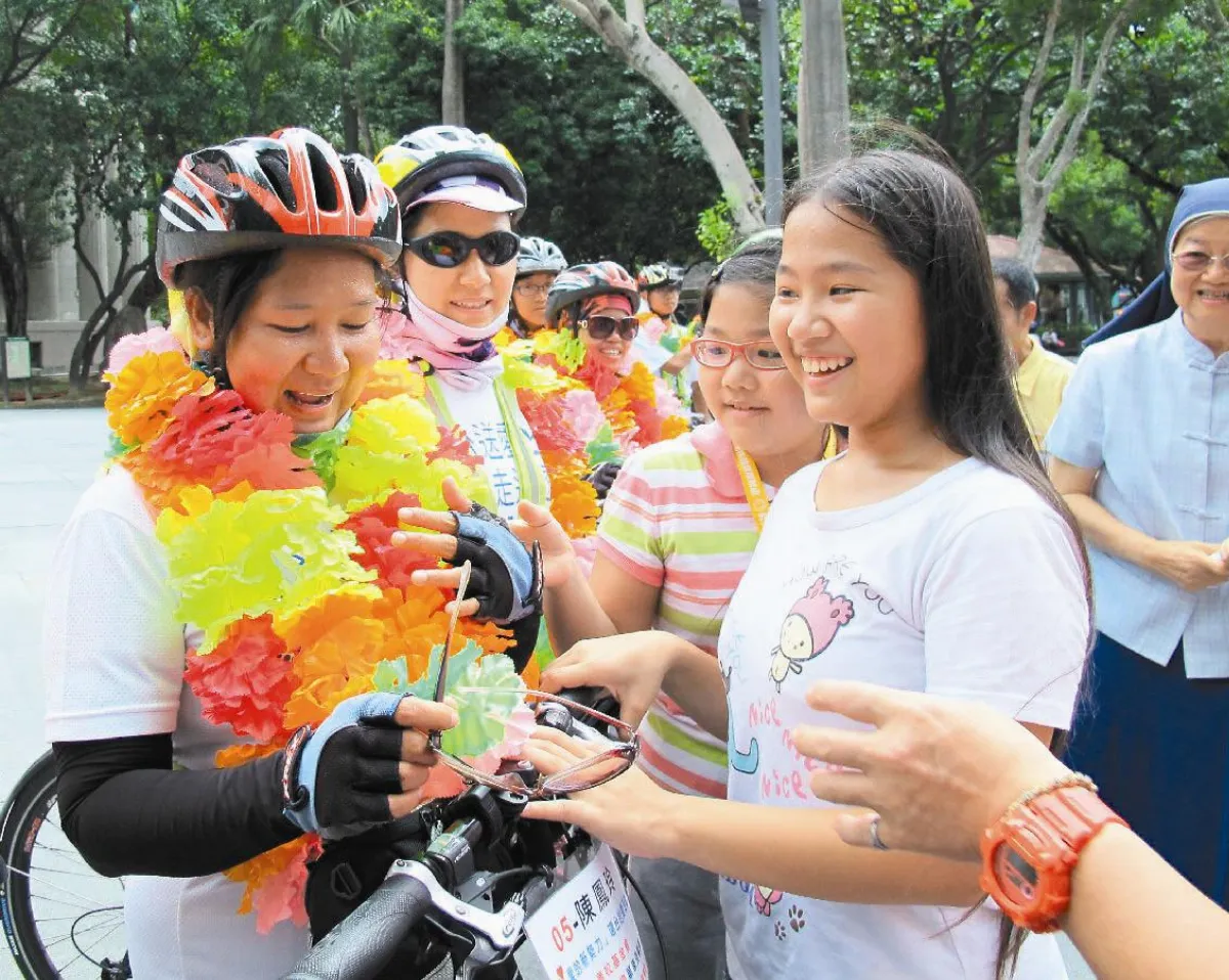 環台983公里 新移民姐妹送愛