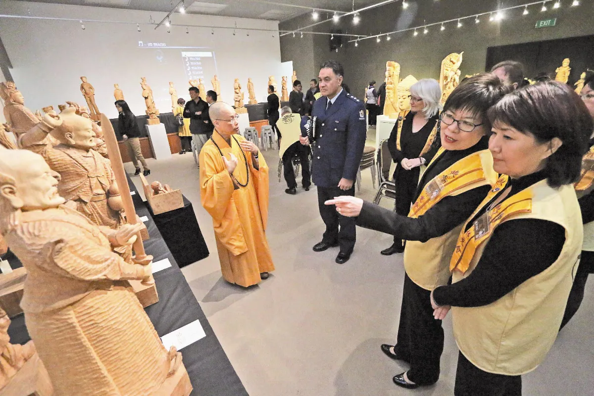 台灣神刀吳榮賜 跨海紐國展雕藝