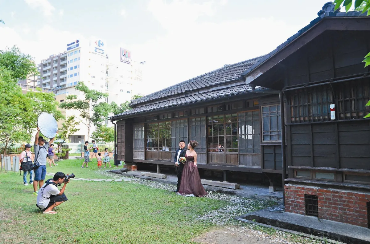 金城武拍廣告 宜蘭文學館爆紅