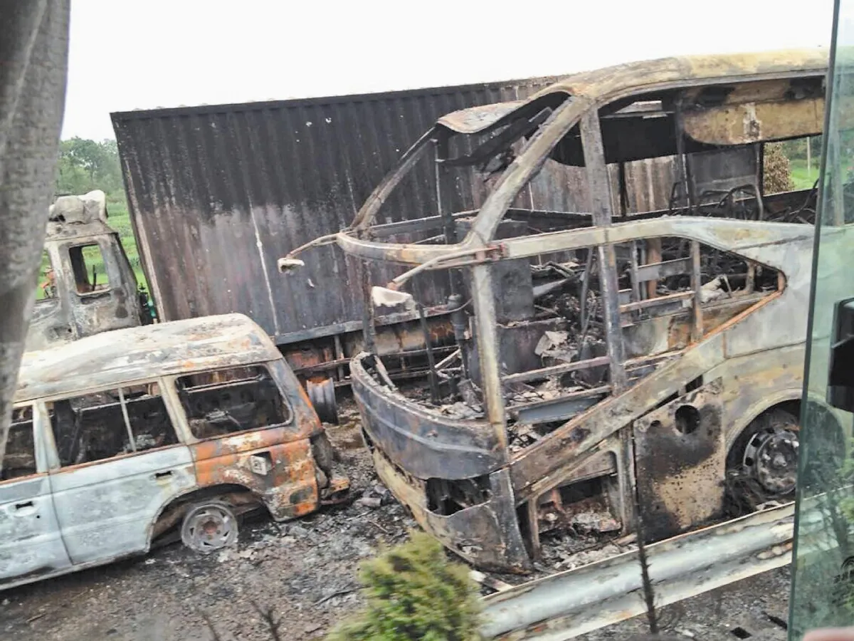 湖南客貨車撞旅巴爆炸 38死