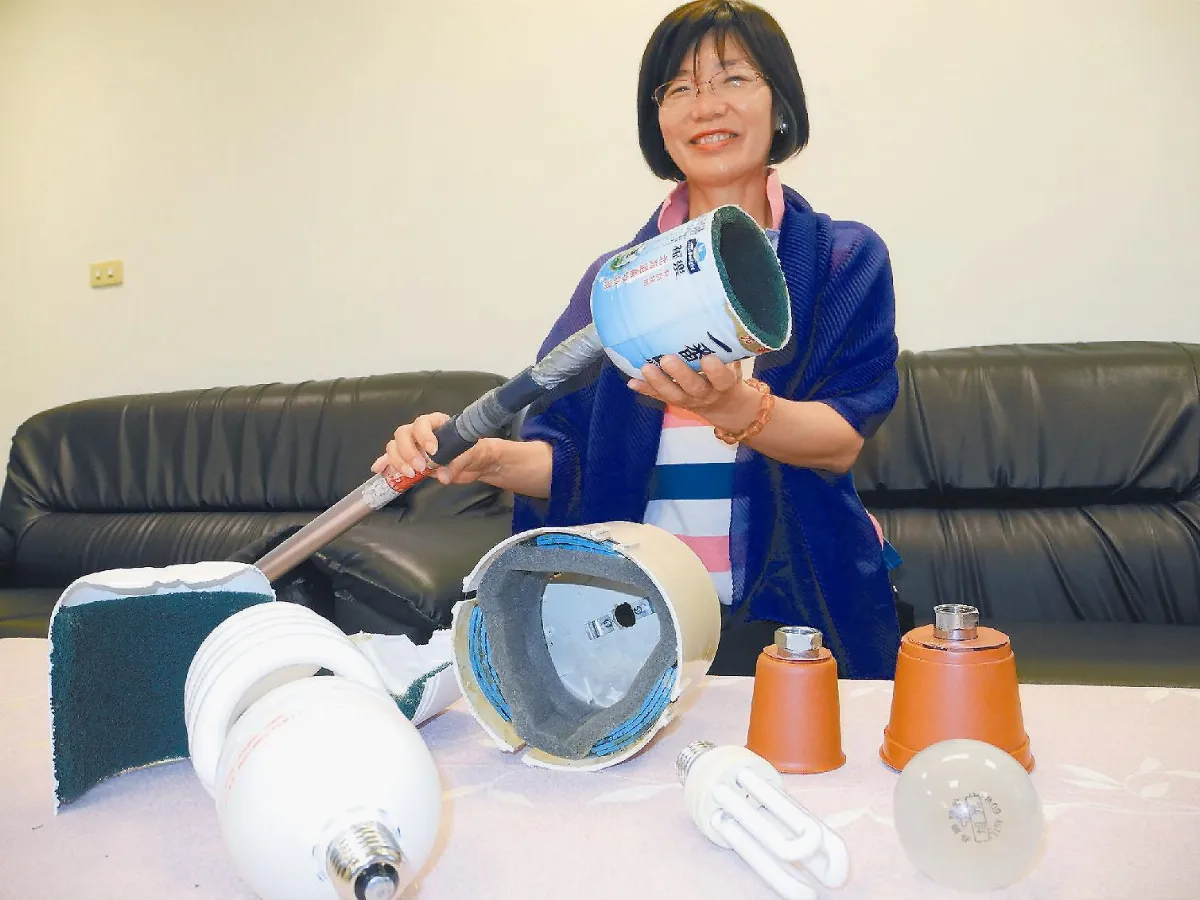 高空換燈泡 大安金箍棒輕鬆搞定