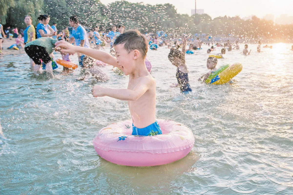 華南風災土石流 華中比吐魯番熱