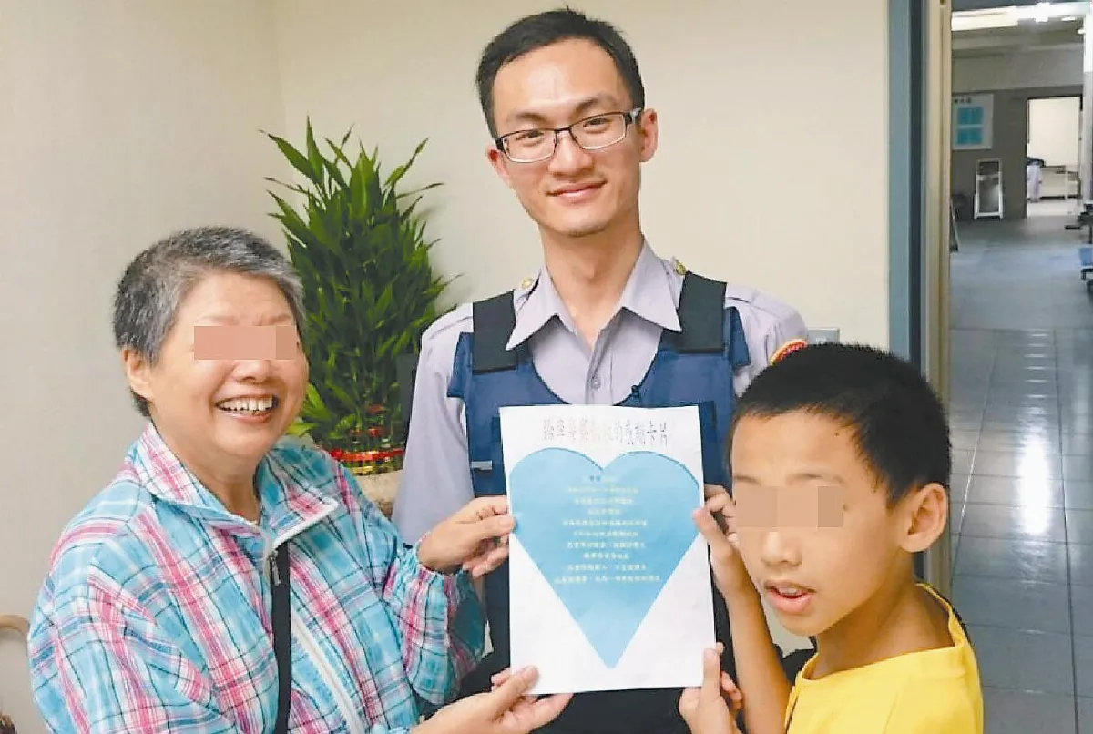 清寒生考第1 員警送筆電