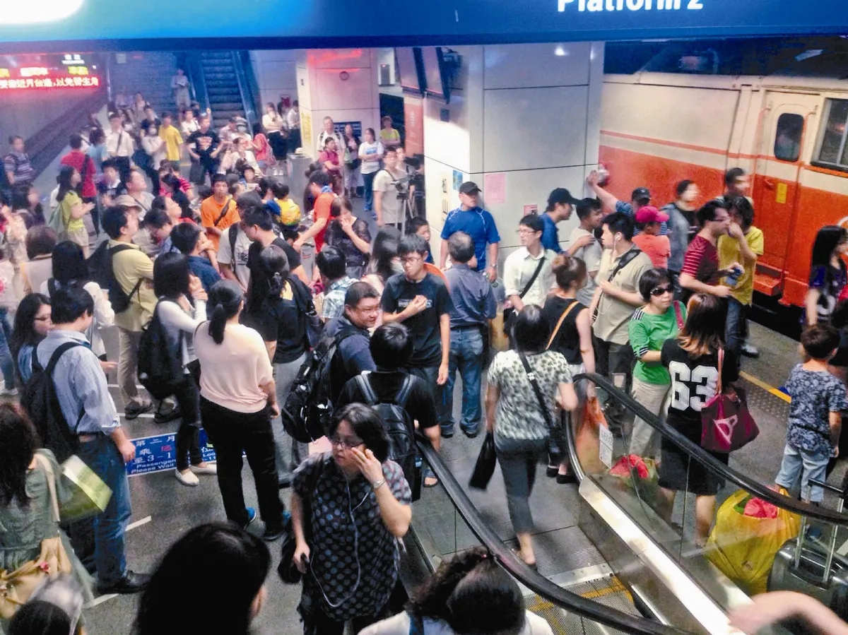 電車線斷落 台鐵東西線大誤點