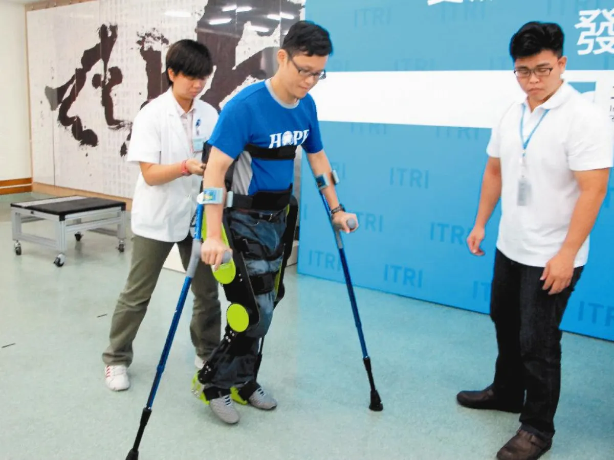 輕型行動輔助機器人 助傷友行走