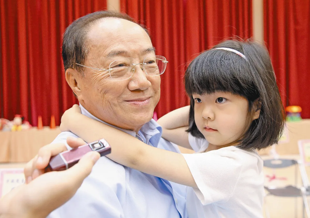 考試院親子日 關中與孫女超黏