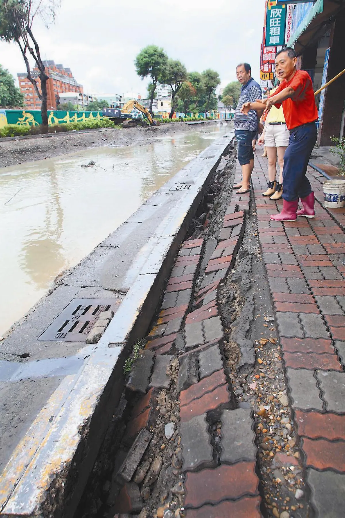 雷雨胞狂下 高雄爆完又淹