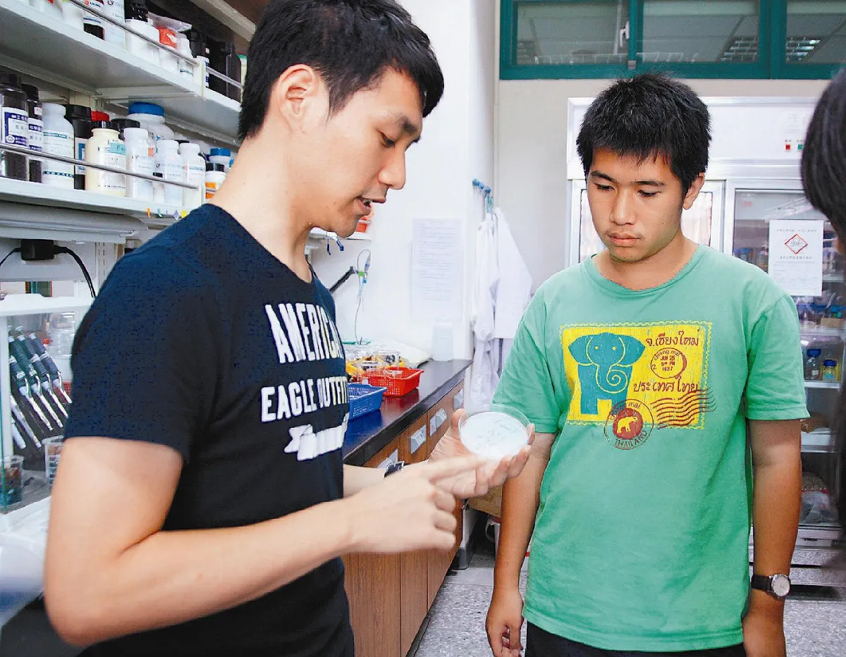 高中生科學營 興大研究生教課