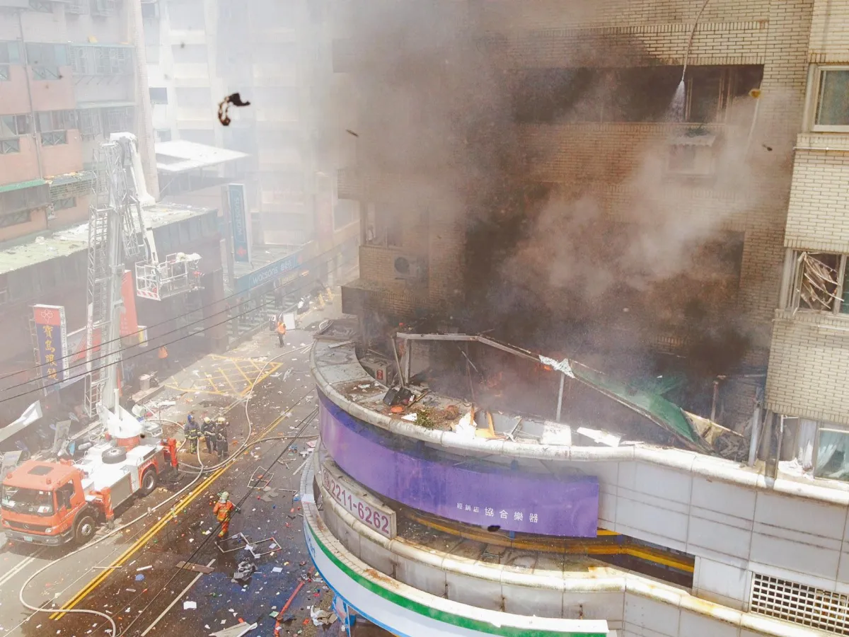 轟！新店驚傳瓦斯氣爆 1死13傷