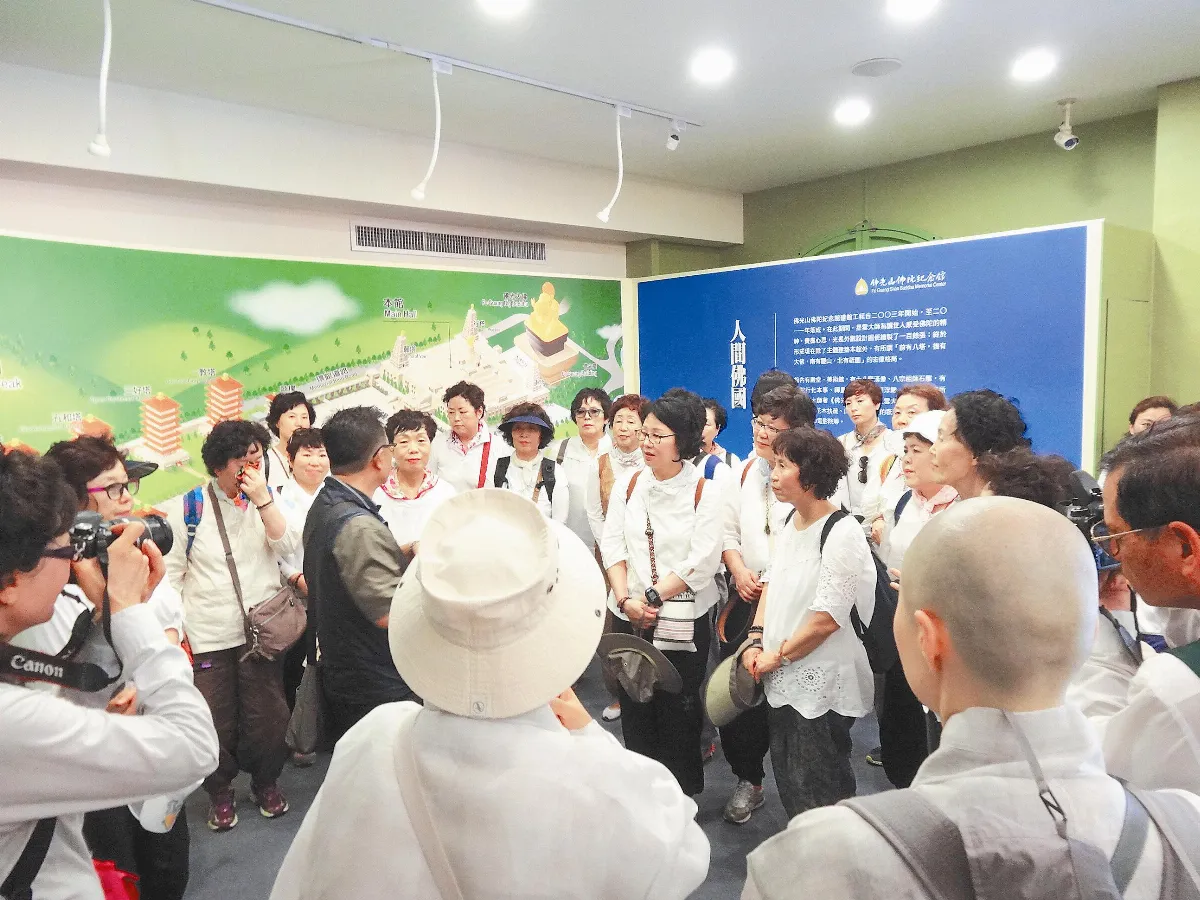 250南韓僧俗 跨海供僧