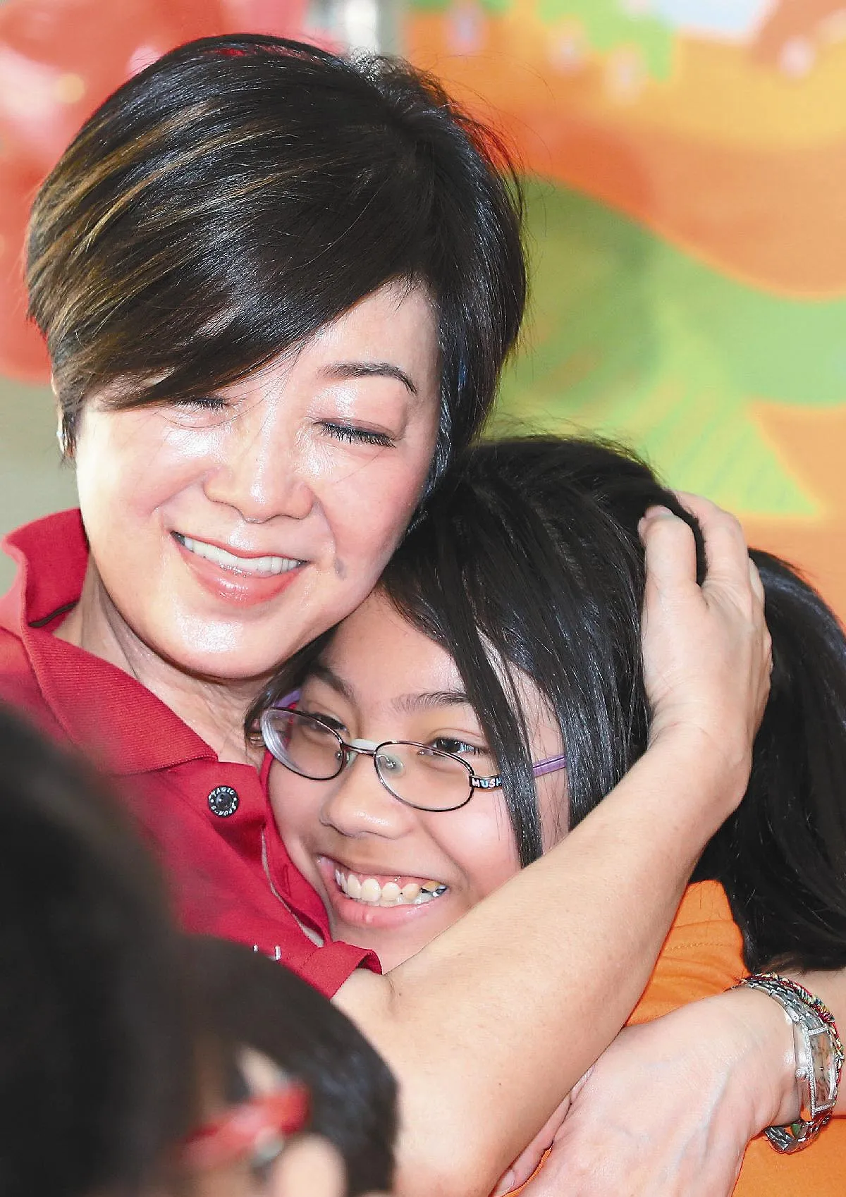 傳遞愛的禮物 氣爆災童揮陰霾