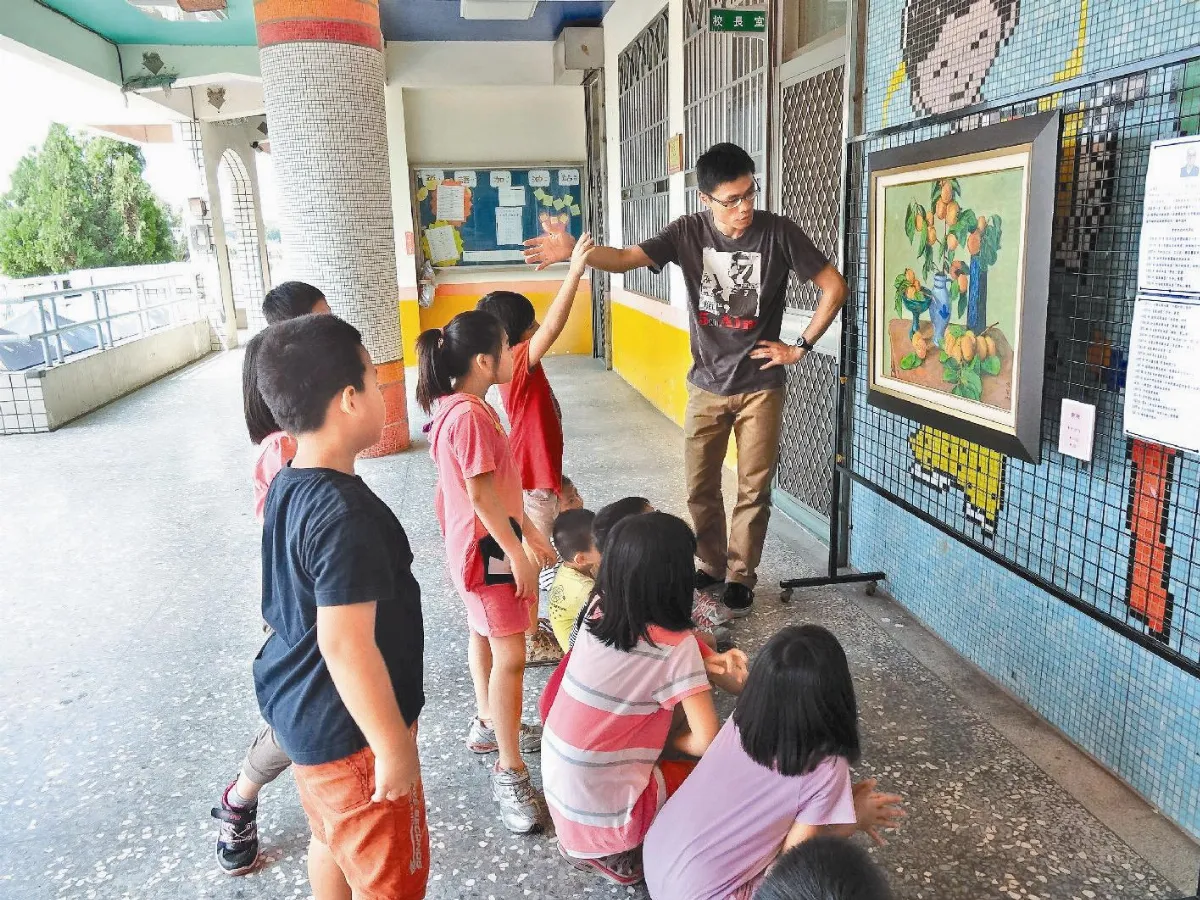 70人文武國小 走廊開油畫展