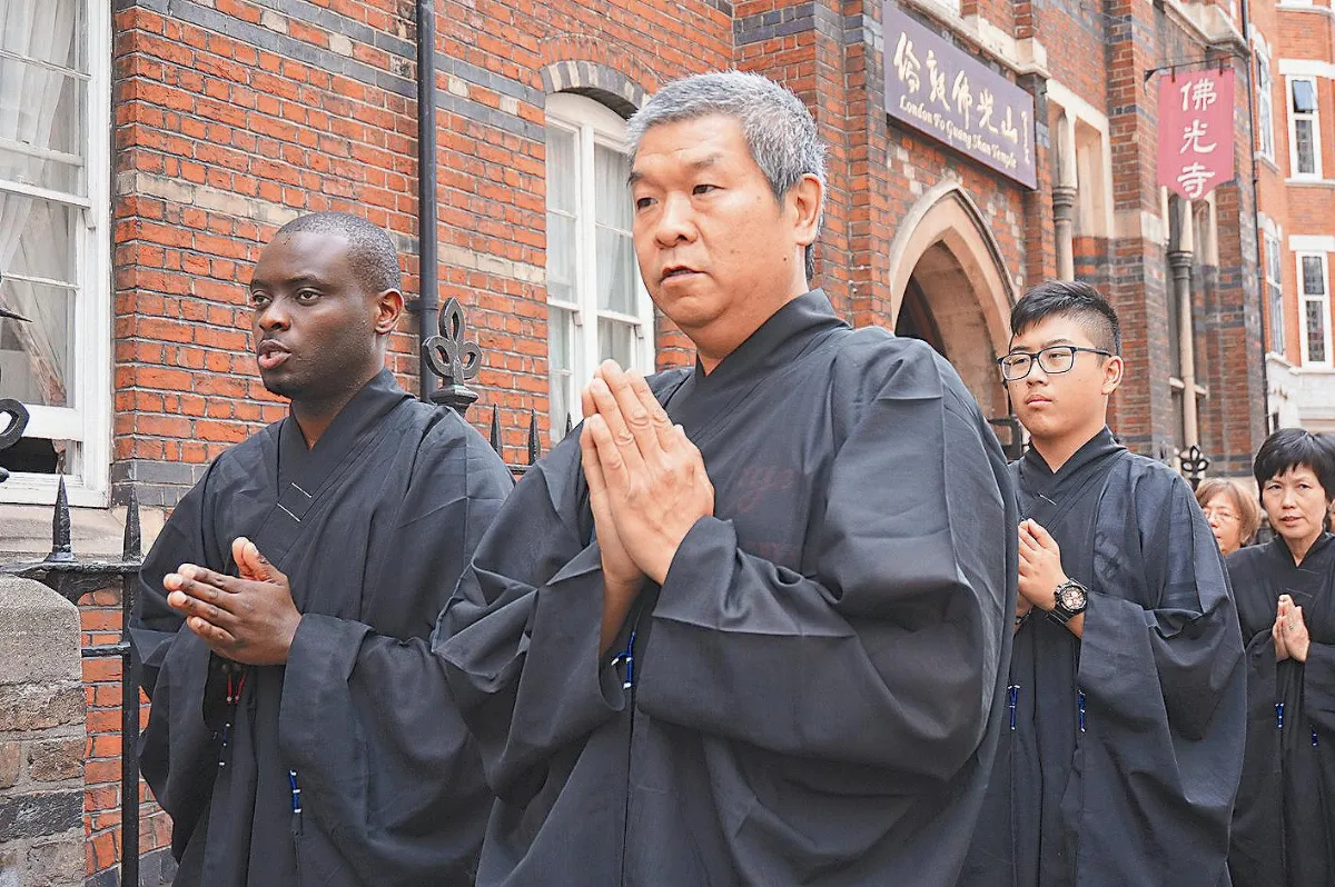 英朝山修持 增長青年信仰力