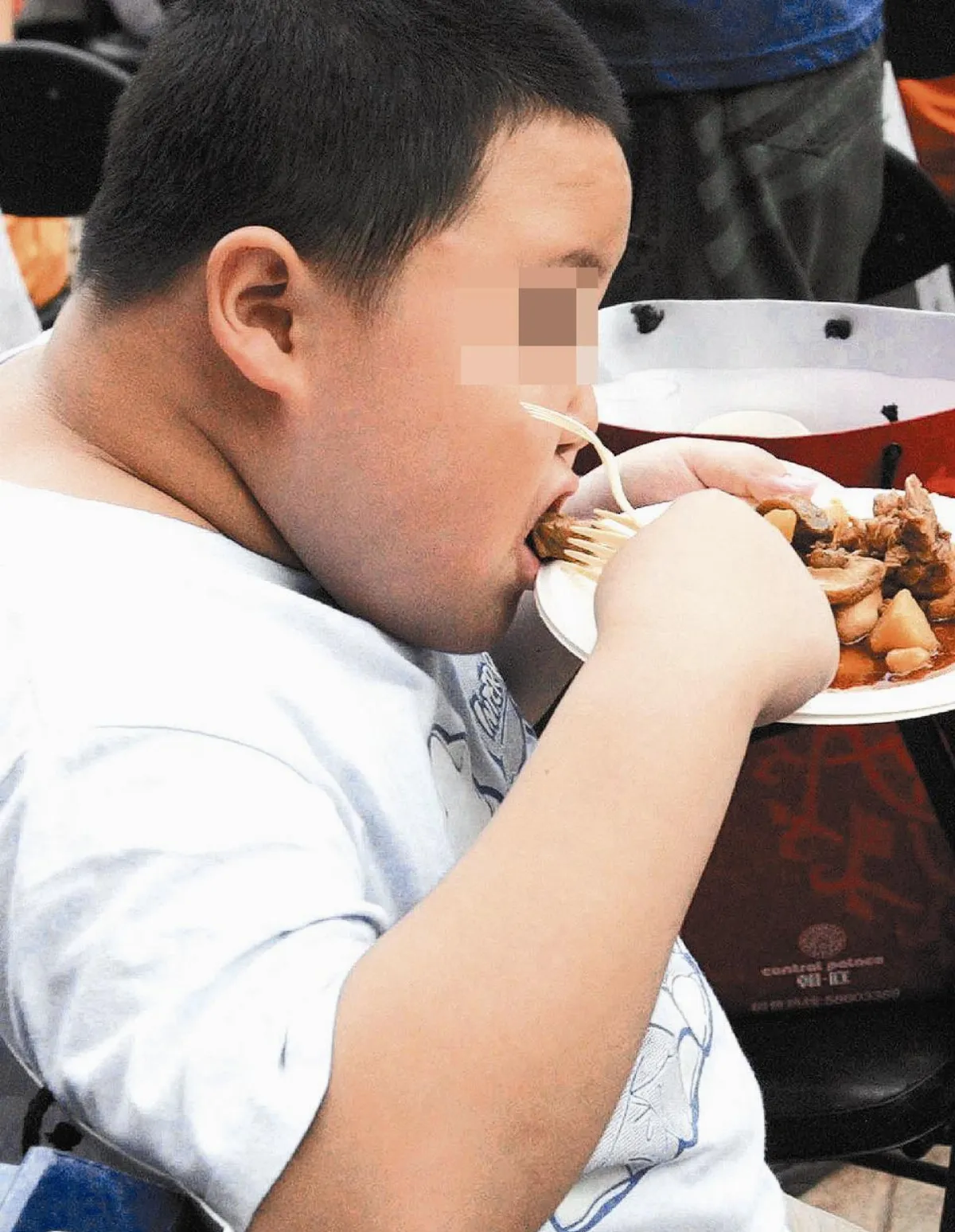 脂肪肝年輕化 高中男偏高