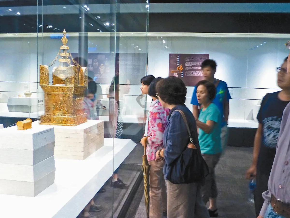 佛館七寶瑞光大展 湧現人潮