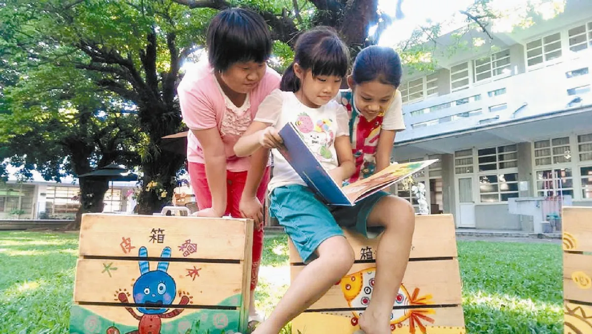 活化校園 大埤閱讀得來速 看書隨取不用借