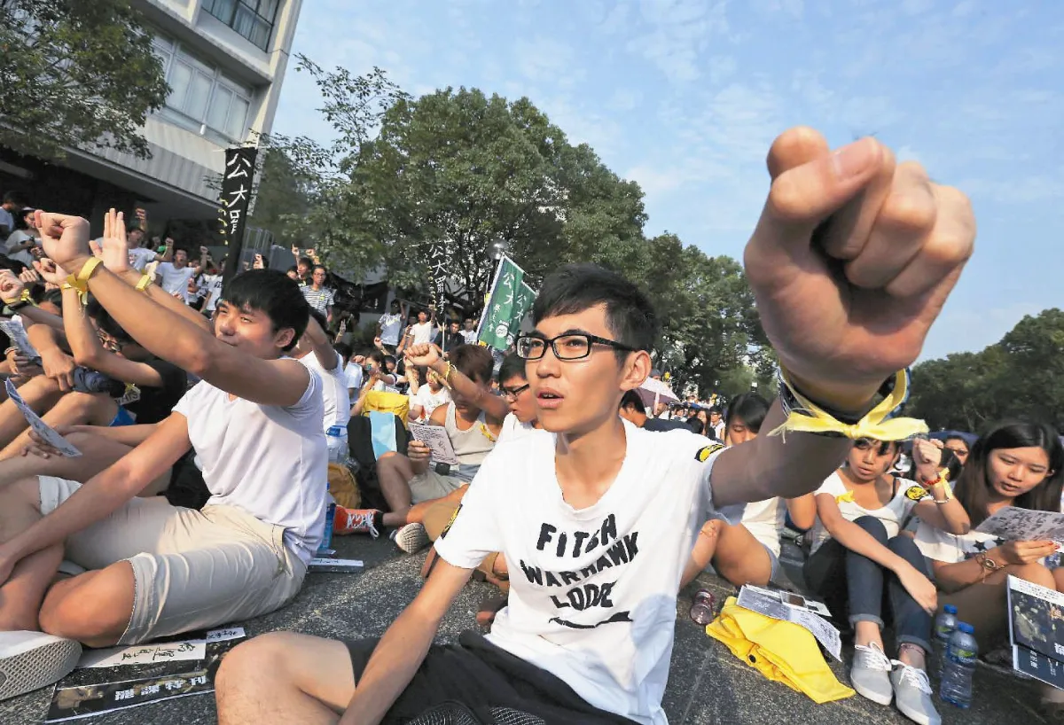 逾萬港生罷課爭普選 習北京維穩