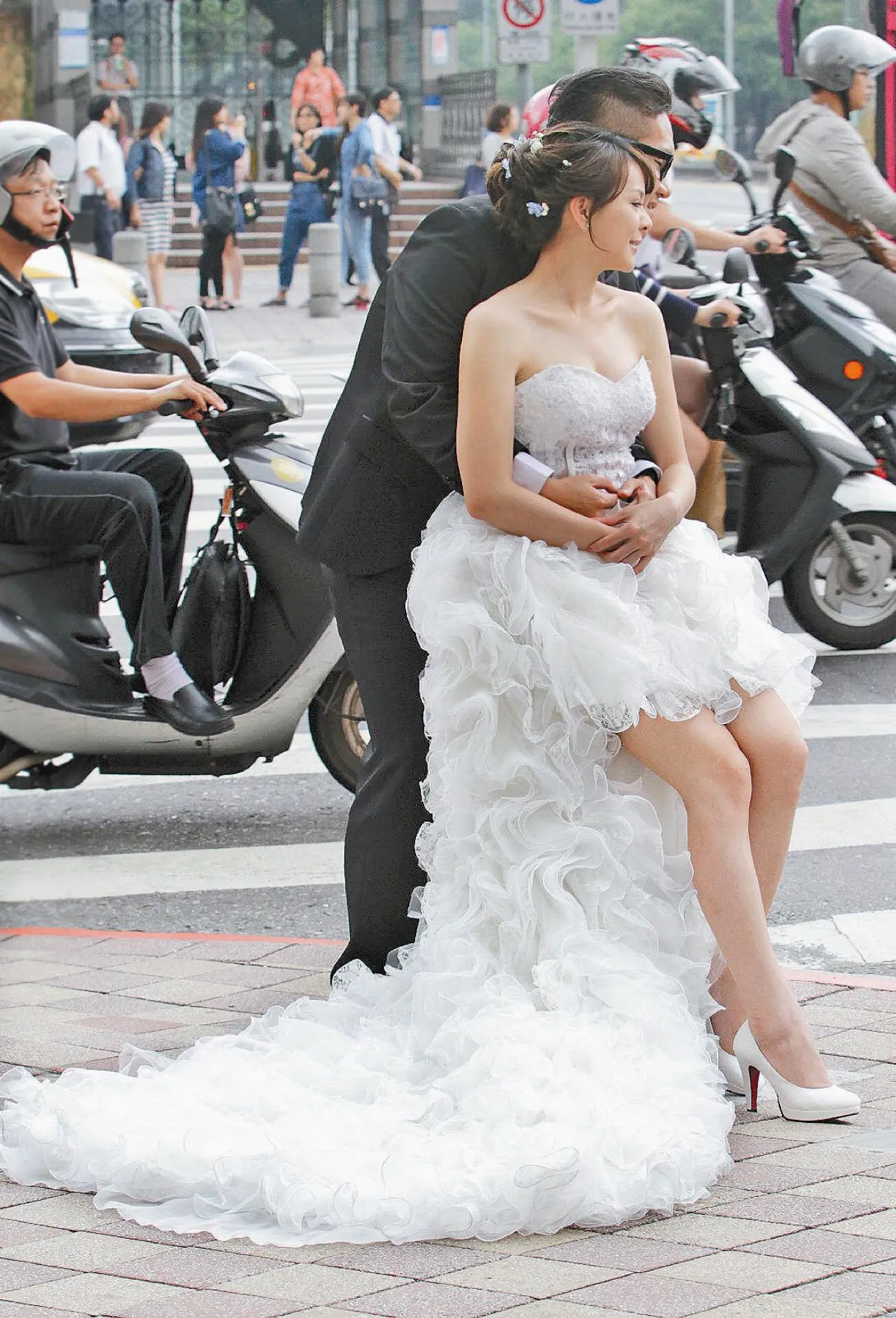 街頭喧囂 另類婚紗