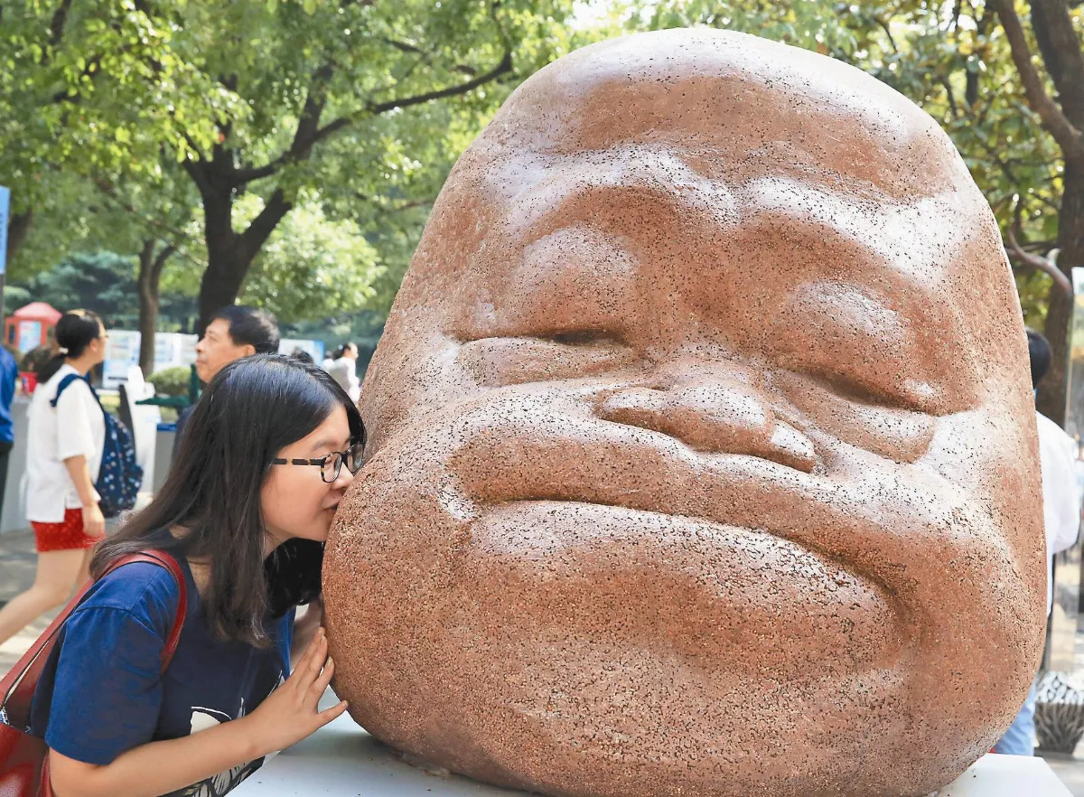 莫言 親一個