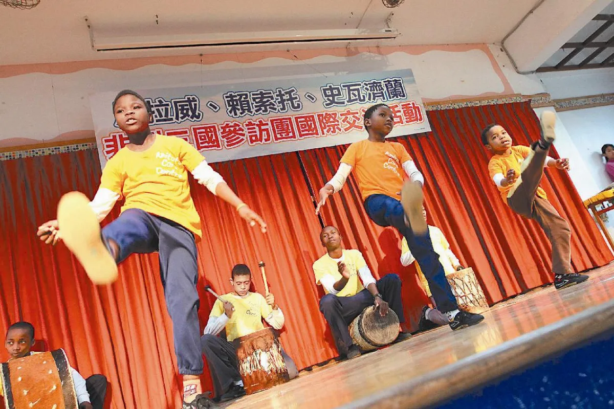 活化校園 F-5E 帶著白雲國小上雲端