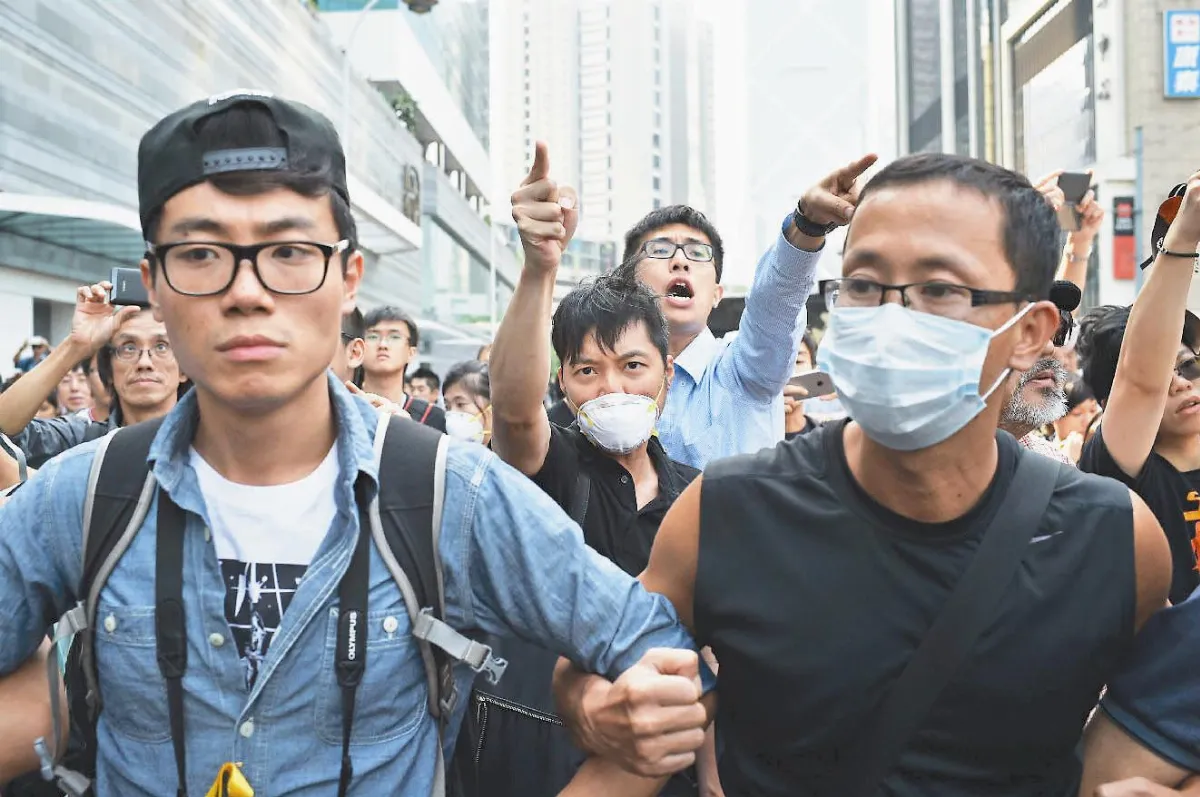 港反占中拆路障  爆嚴重對峙