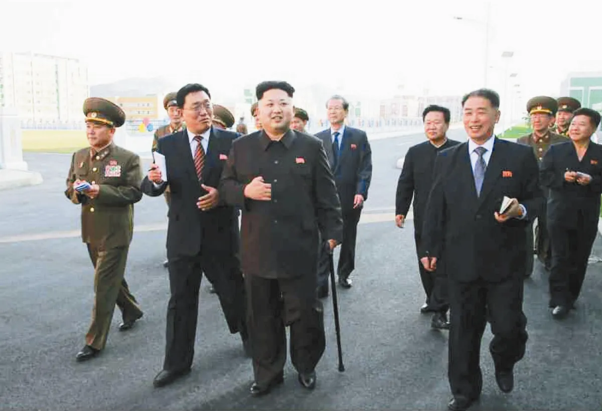神隱41天 金正恩拄拐杖露面
