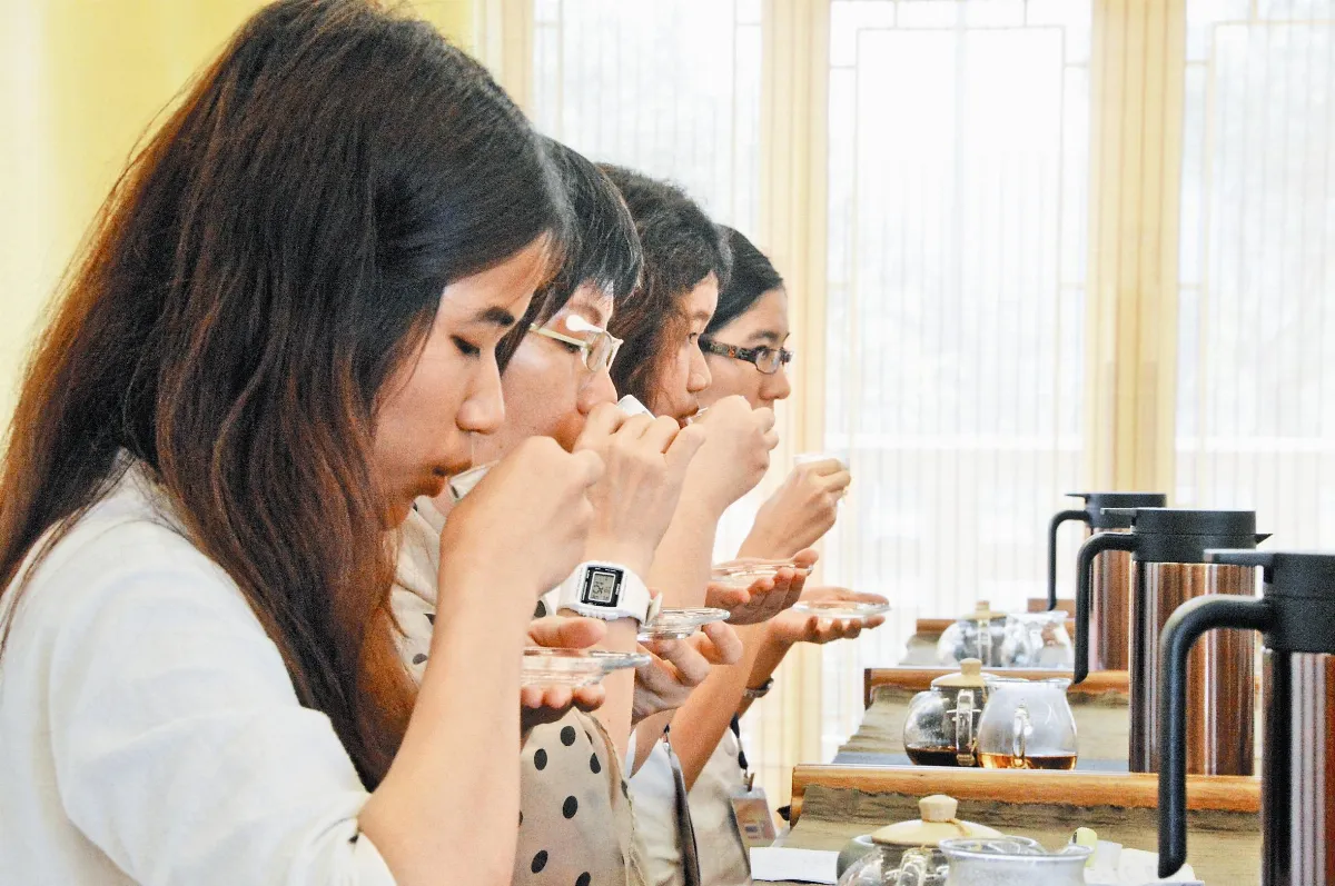 泰皇太后大學師生 巡禮佛館