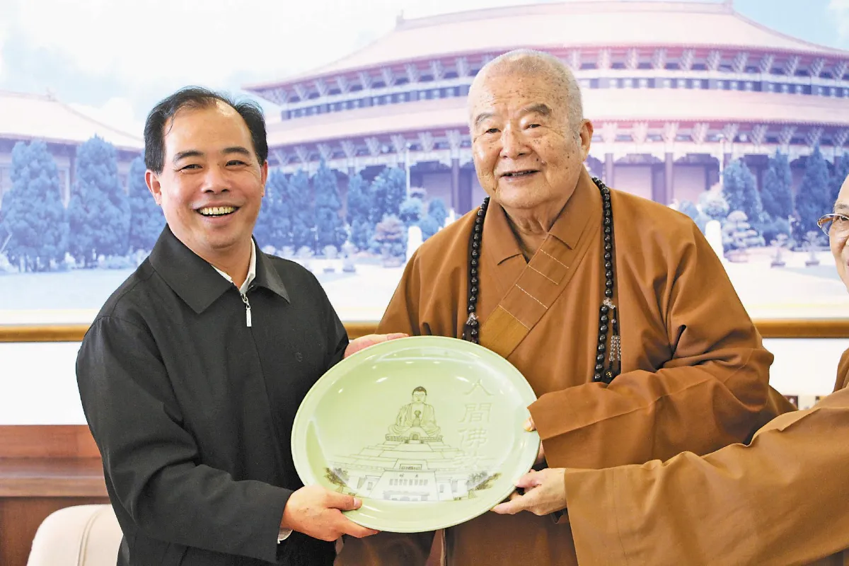 緣起彌勒大佛 寧波市長上寶山