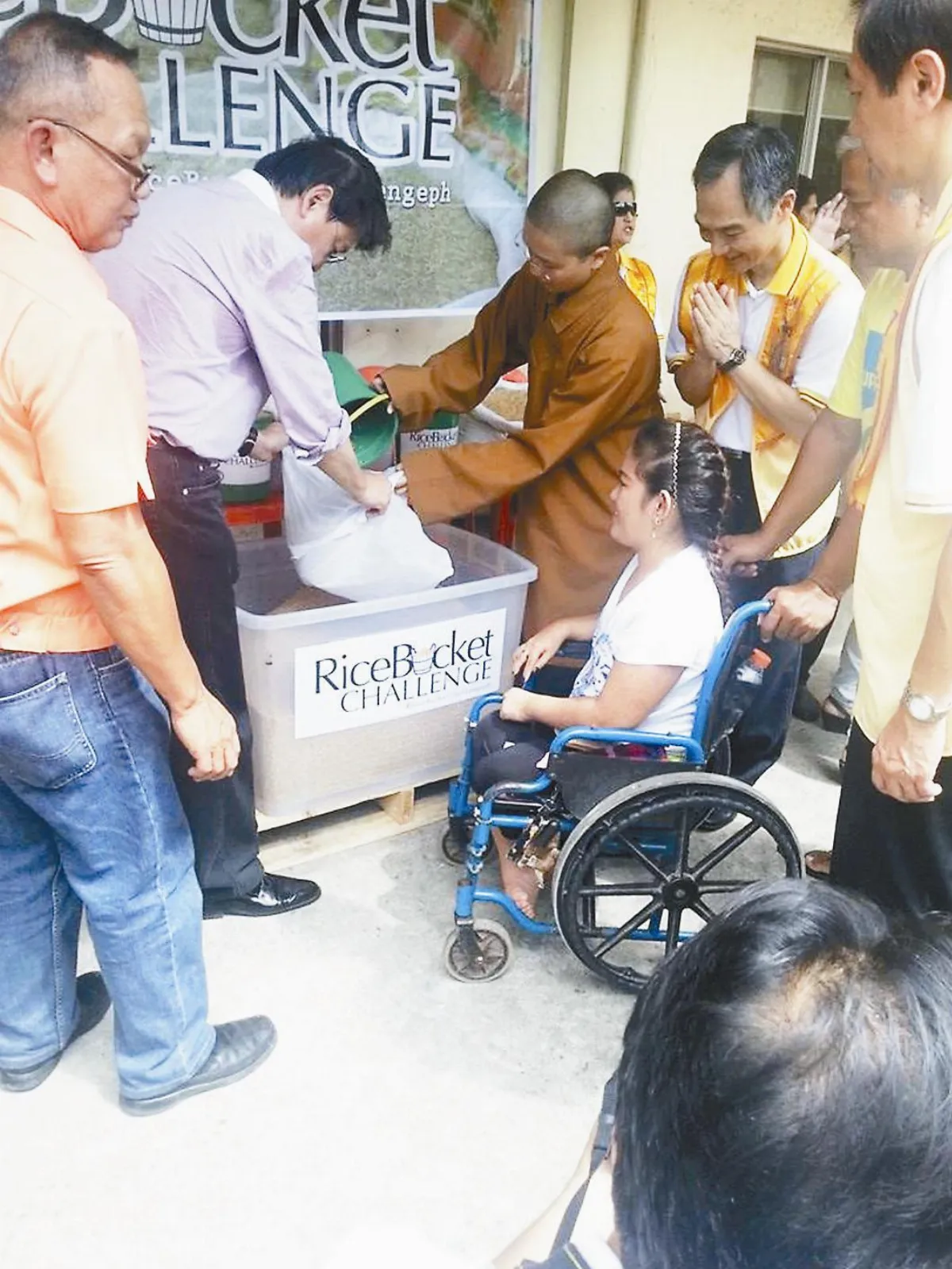 菲發動米桶挑戰 賑濟風災民眾
