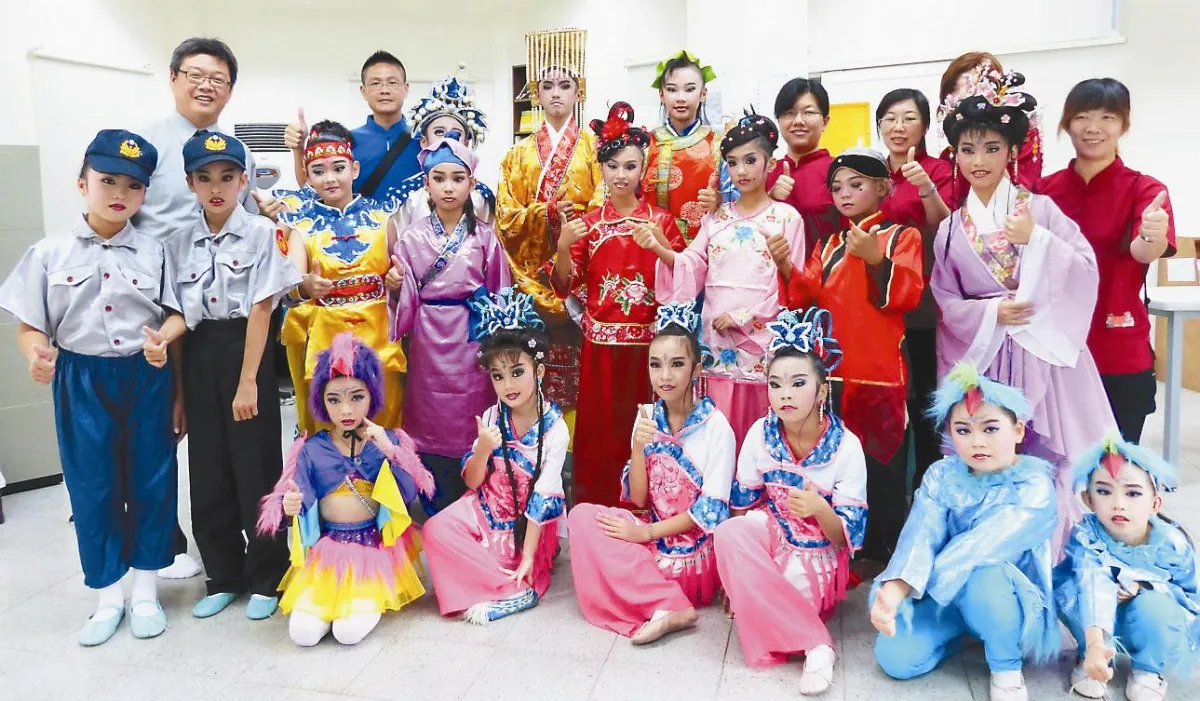 舊館生粉墨登場 巡演反賄選