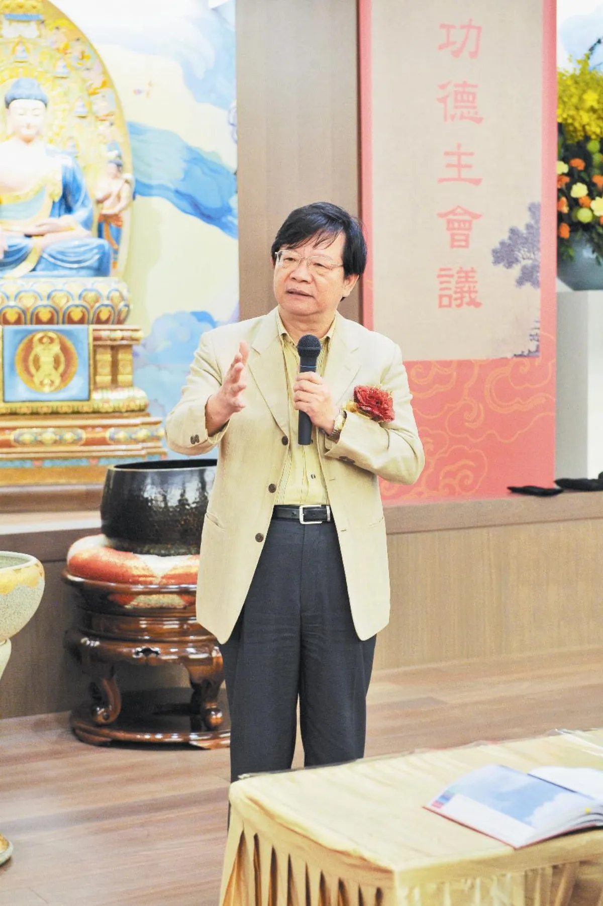 各國旅館 除了聖經 將有佛寶典