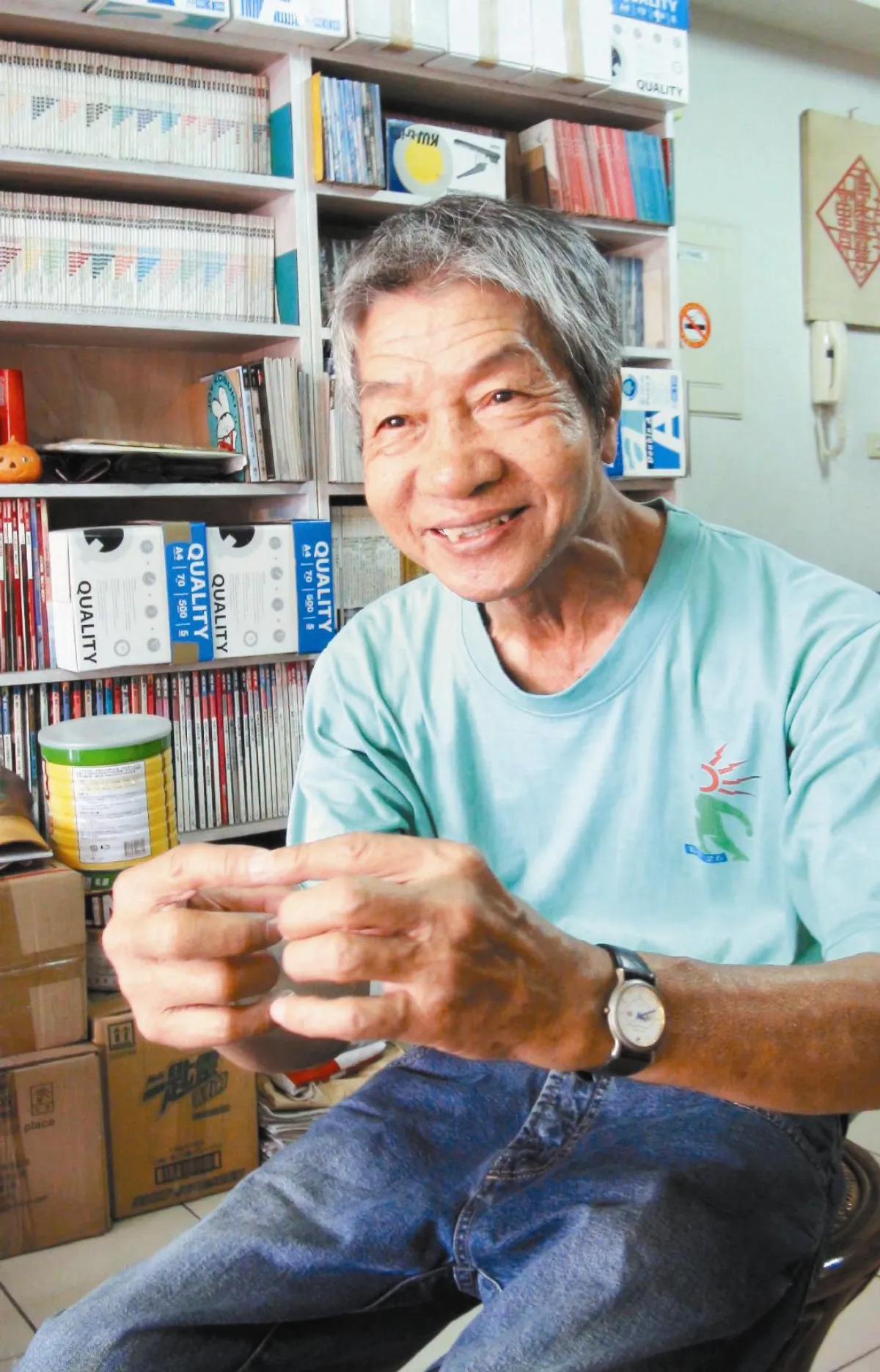 退休師李洋楠 愛書成痴