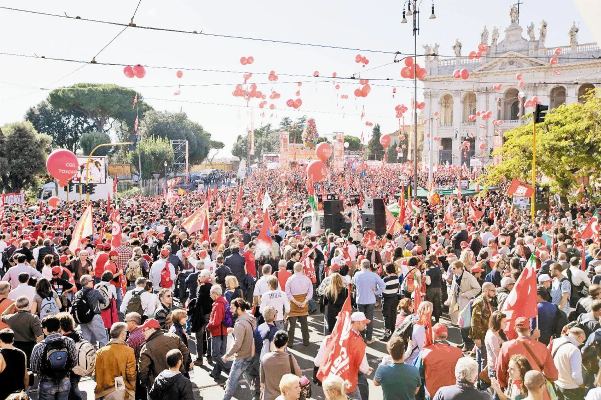 義百萬人上街 抗議新勞工法規