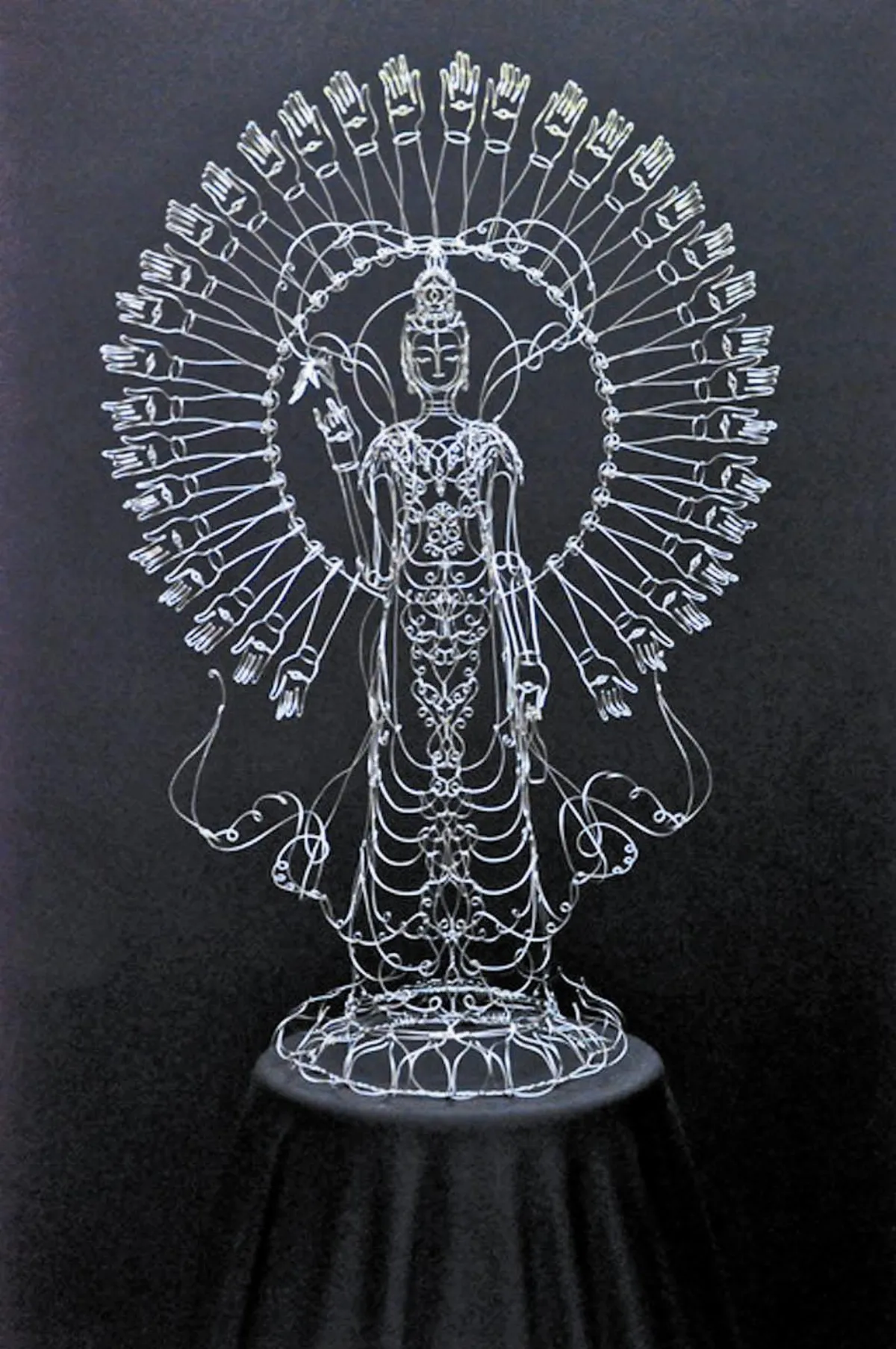 【極線‧翁國嵩金屬線狀塑形創作展】虛與實的3D立體空間感