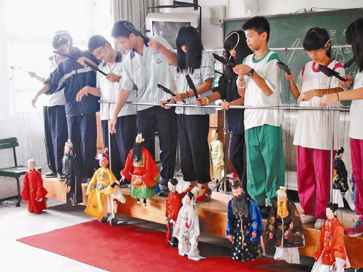 活化校園 國中生操偶 傳承阿蓮傀儡戲