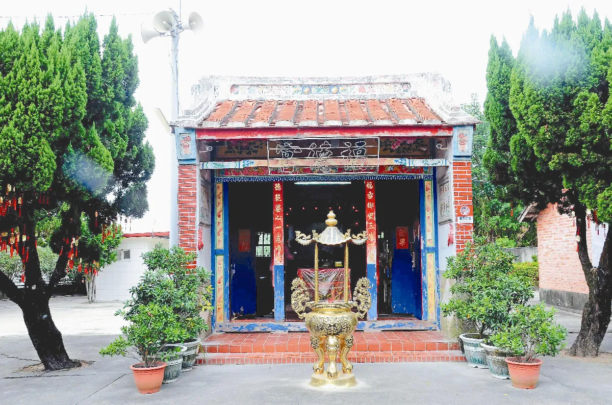 土地婆避居20年 周六金衣回駕