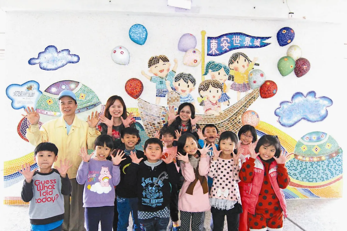 拍牆發光發聲 東安變聲光城