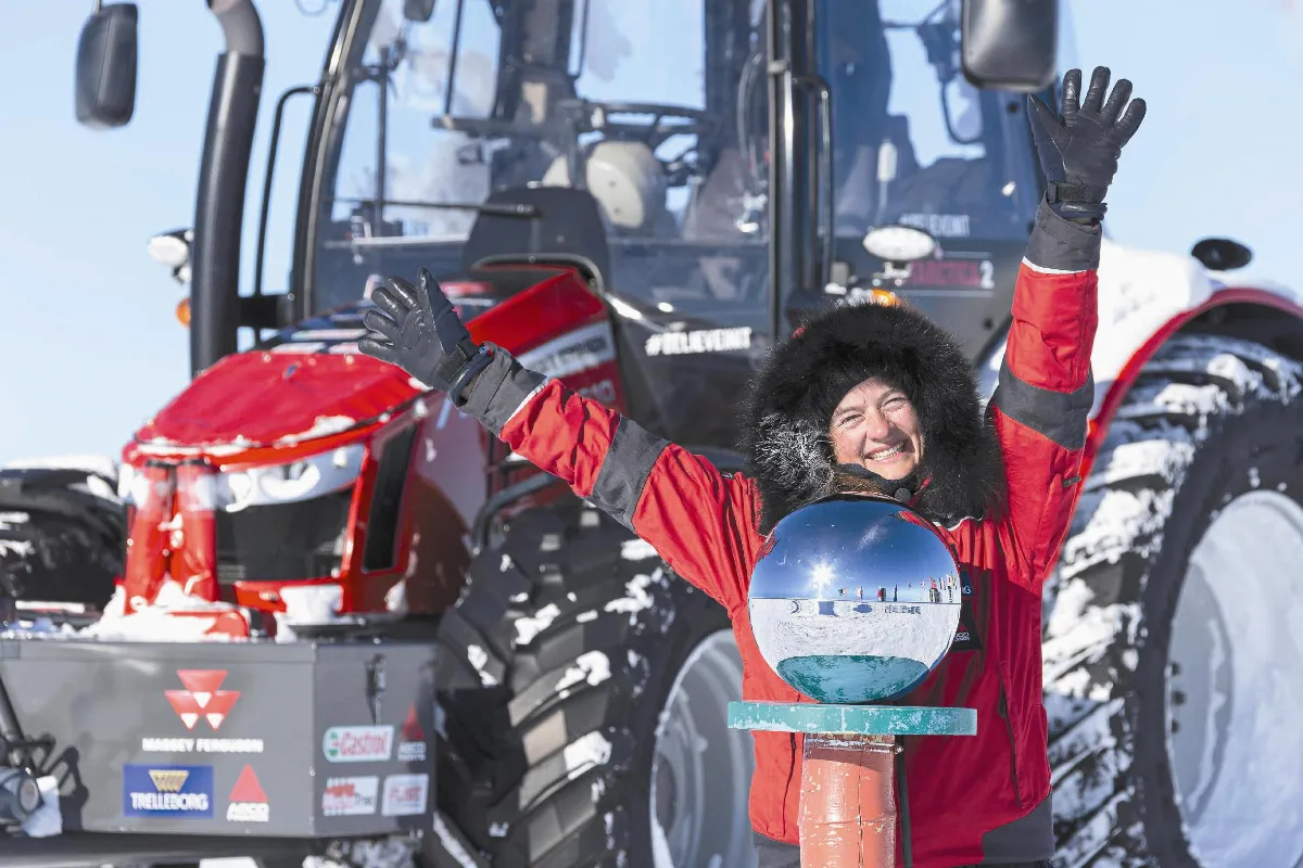 駕曳引機 抵南極點