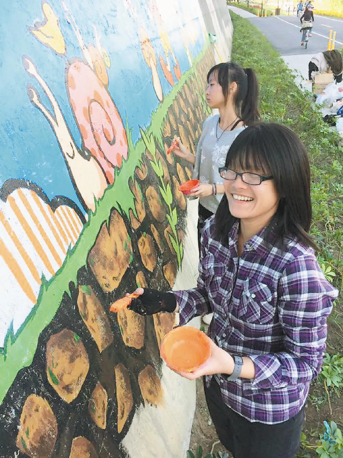 高中生彩繪 堤防有精靈