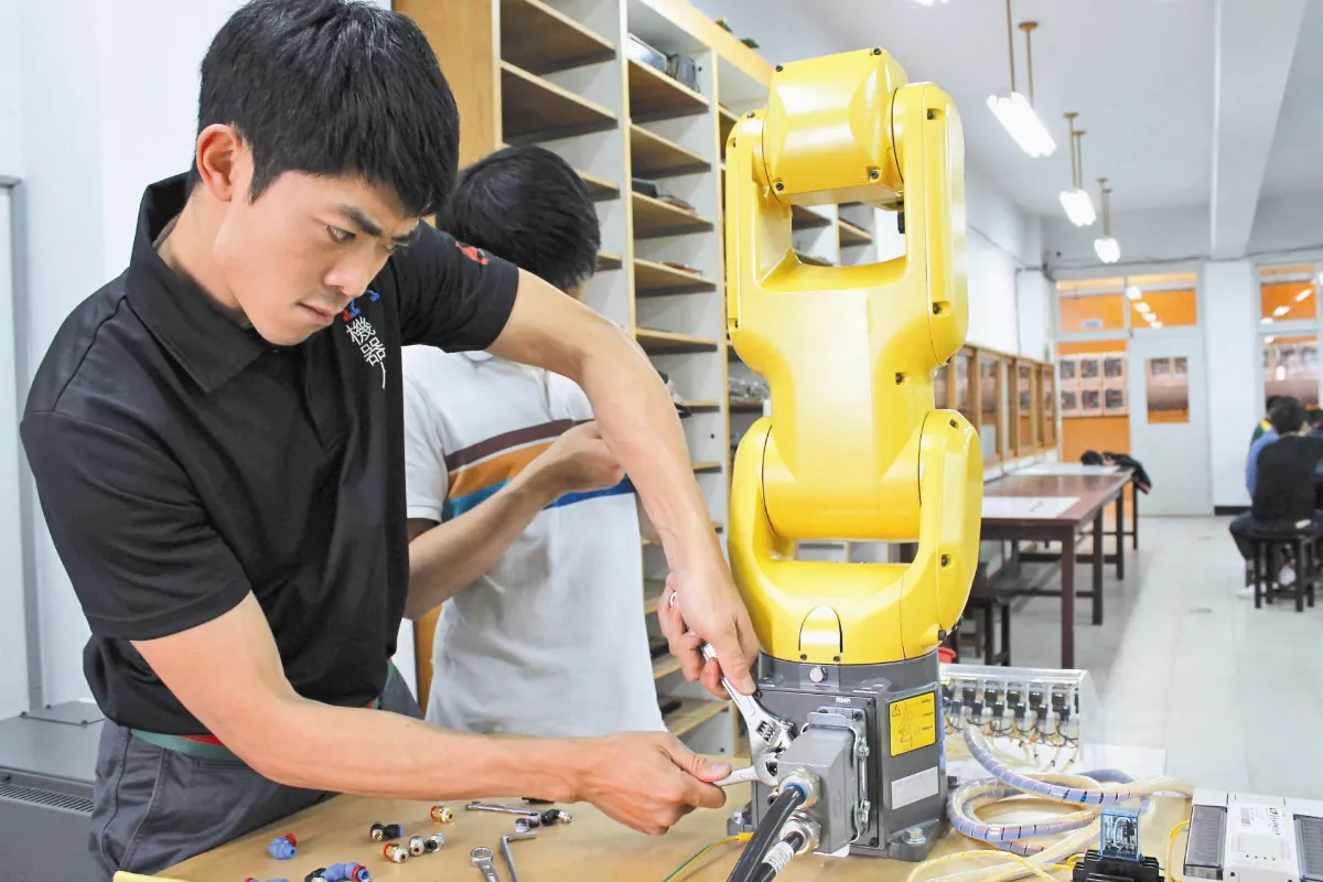 鑽研機器人 科大生起薪40K