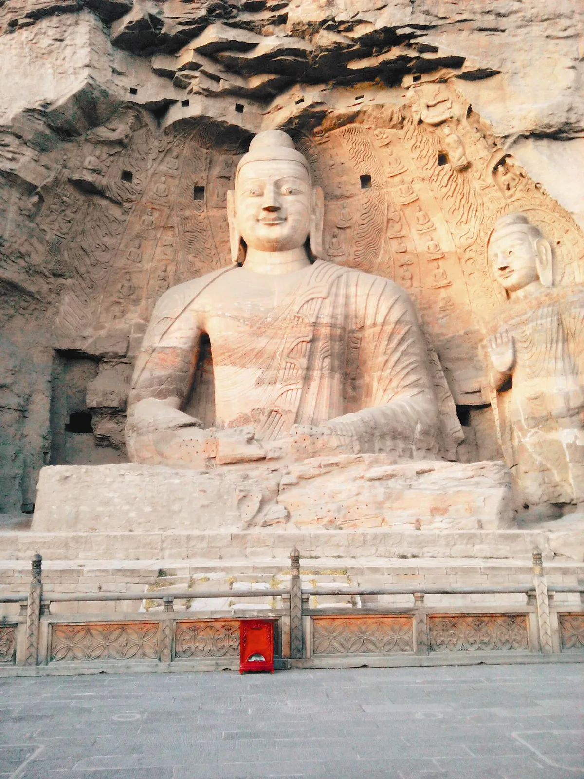 【雲岡曇曜五窟的造像】    曇曜開窟緣由