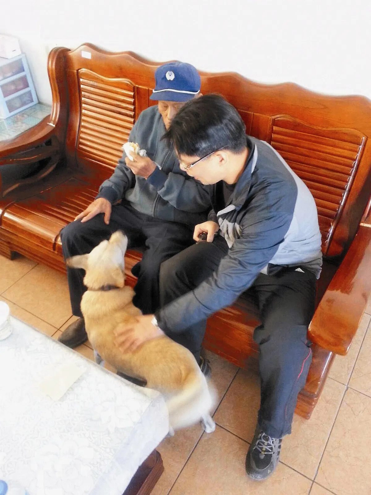 忠犬小黃 救主 2 次