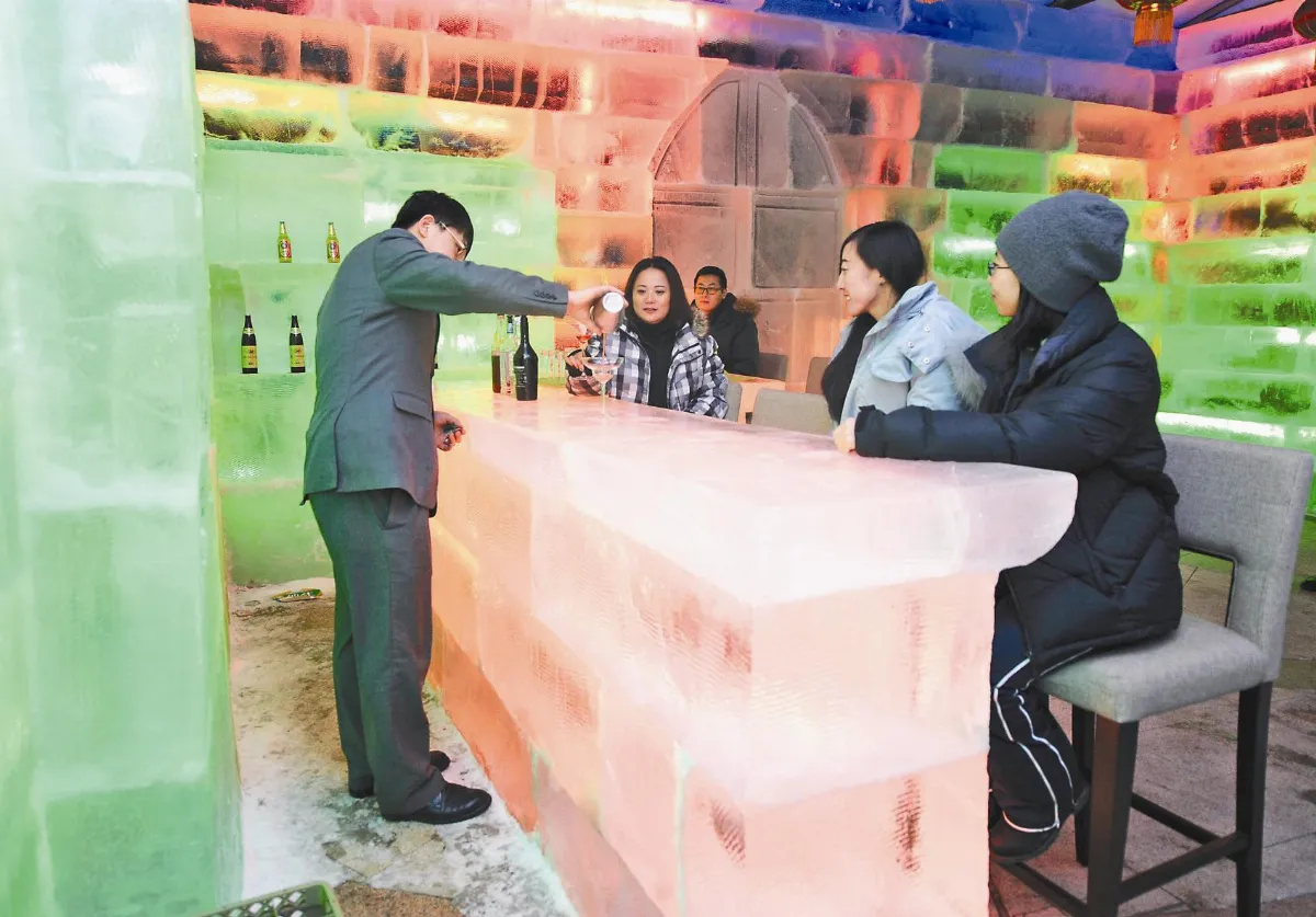 吃火鍋、躺冰床 長春冰屋新亮點