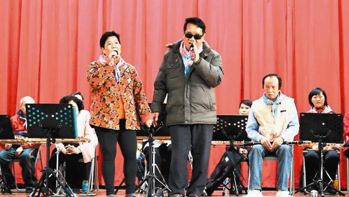 年終餐會  身障者吃美食聽音樂